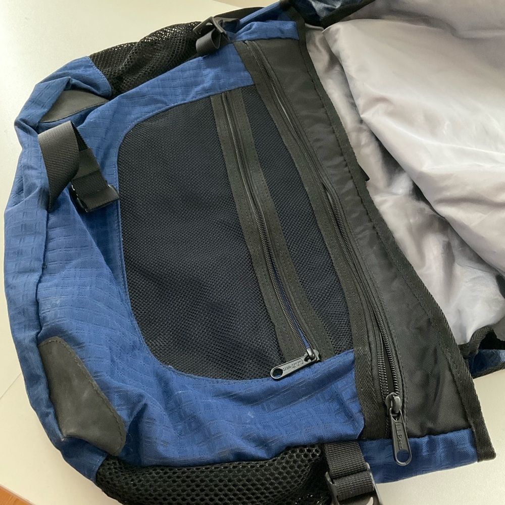 L.L. Bean Navy and Black Laptop Messenger Crossbody Bag - Picture 4 of 13